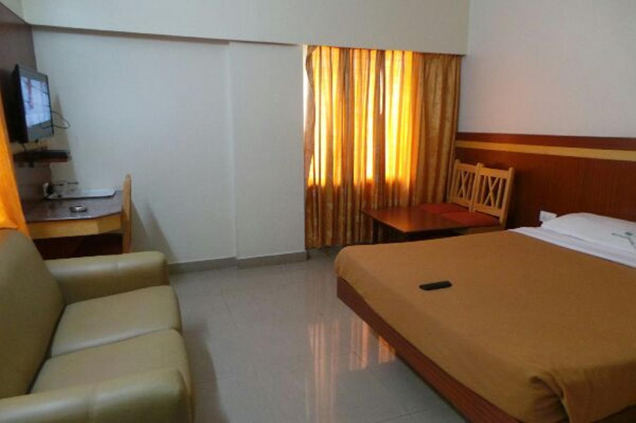 Mlc Gateway Deluxe Inn Bangalore Eksteriør bilde